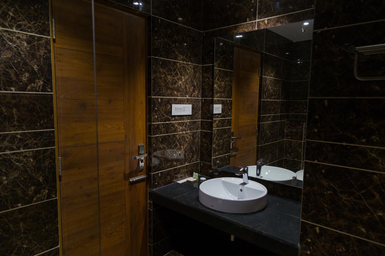 Hotel Hills Tirupattur Tiruppatur Bagian luar foto