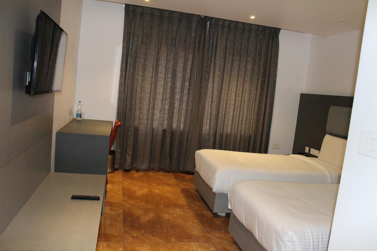 Hotel Hills Tirupattur Tiruppatur Bagian luar foto