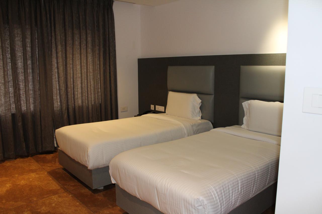 Hotel Hills Tirupattur Tiruppatur Bagian luar foto